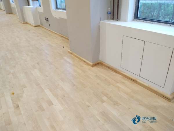 體育場地板哪個(gè)牌子環(huán)保