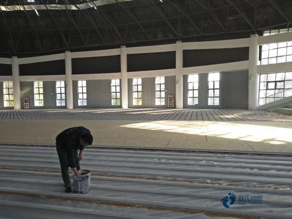 那里有專業體育場館地板