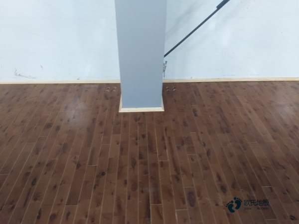 松木運動場館地板保養(yǎng)方法