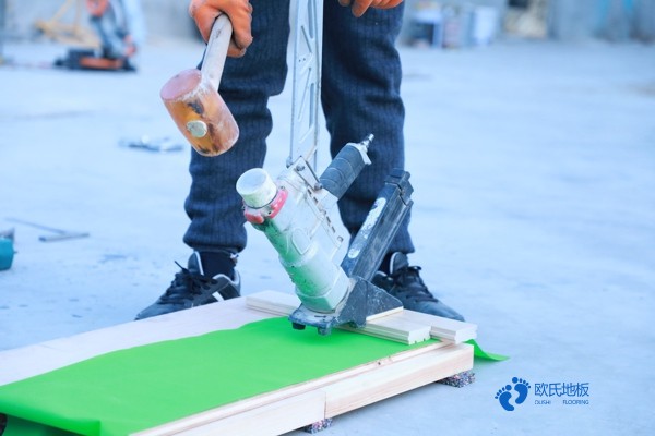 尋求運(yùn)動(dòng)籃球地板哪個(gè)牌子環(huán)保