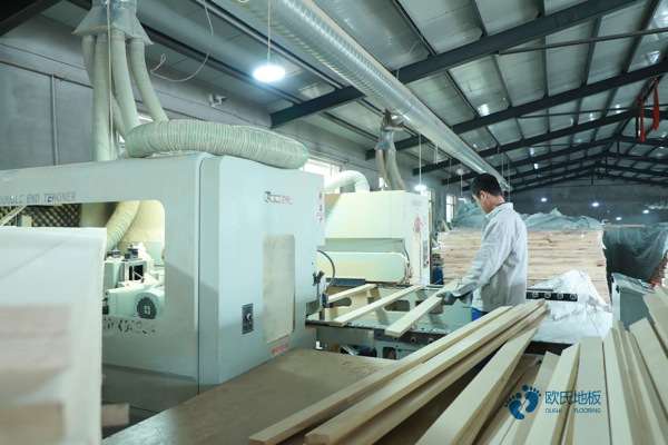 用什么籃球館地板廠家報價