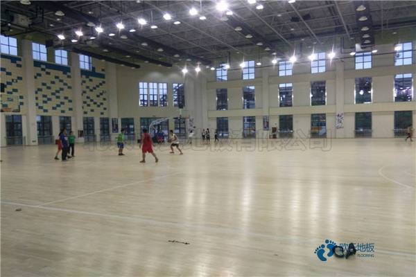 用什么籃球館地板廠家報價