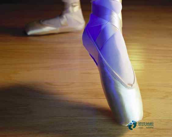 普通籃球運(yùn)動地板施工方案