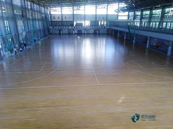 松木體育場地地板保養(yǎng)