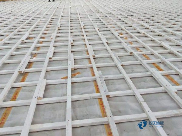 松木運動籃球地板怎么保養