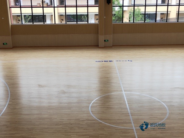 松木籃球場地地板維護保養