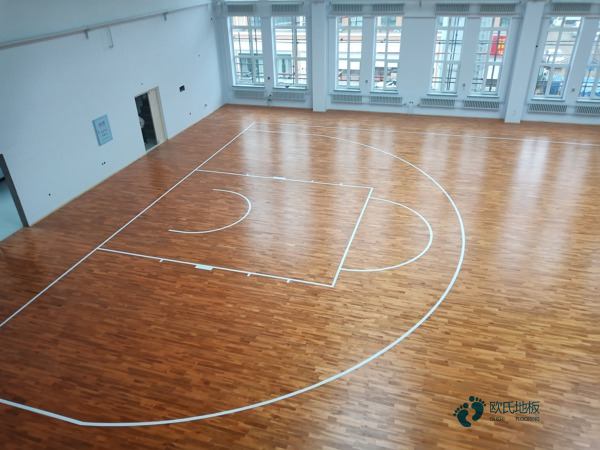 楓木籃球場館地板清潔保養