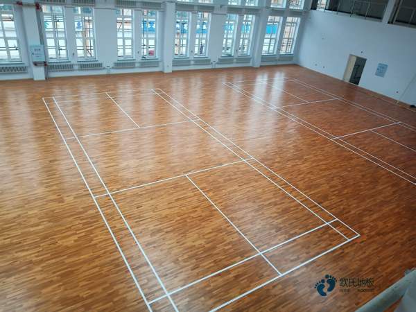 楓木籃球場館地板清潔保養