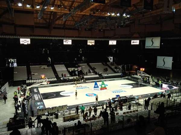 供應籃球體育木地板安裝公司