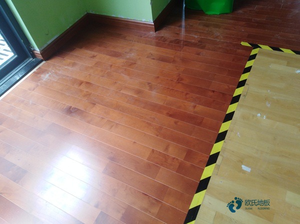 供應籃球體育木地板安裝公司