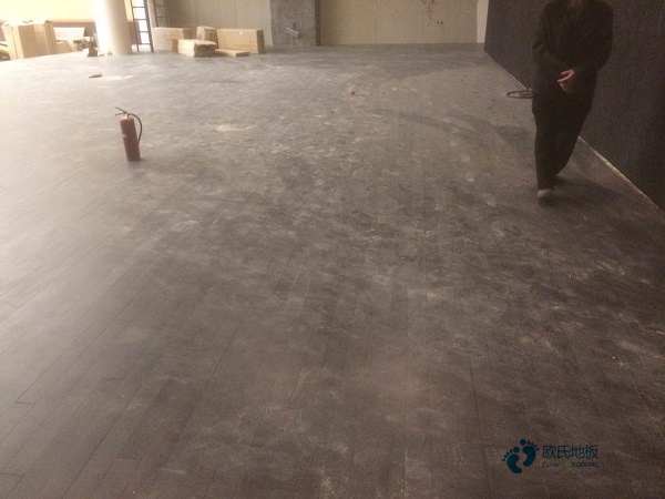 供應(yīng)籃球場(chǎng)木地板安裝公司