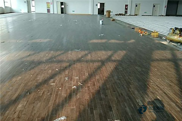 質(zhì)量好運(yùn)動(dòng)館木地板施工步驟