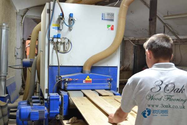 學(xué)校籃球場(chǎng)地地板哪種比較好