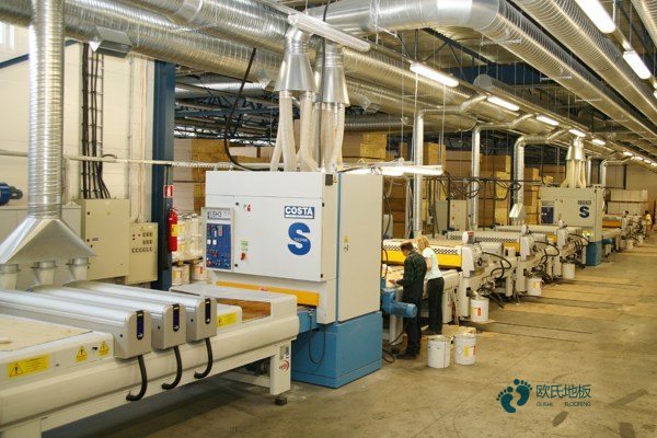 學(xué)校籃球場(chǎng)地地板哪種比較好