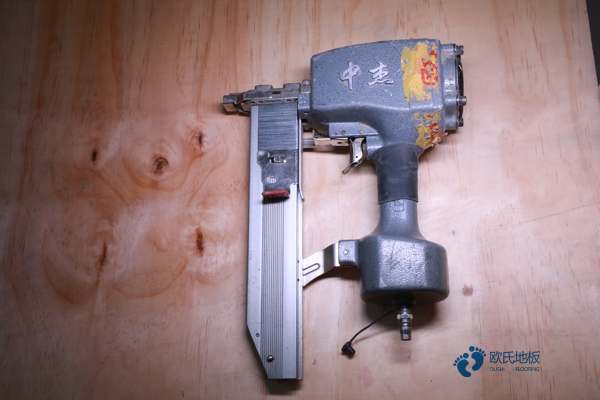 學校籃球場木地板生產工藝