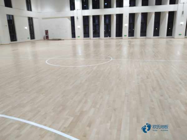 那里有運動場地地板廠家報價