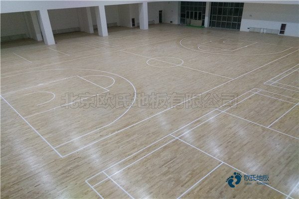 學校籃球場地板如何選
