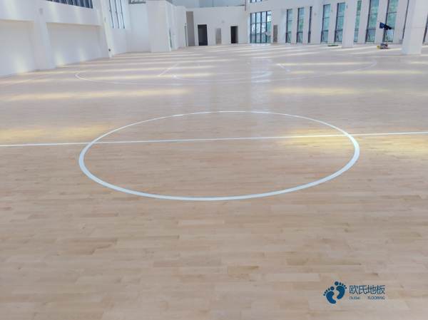 學(xué)校籃球場木地板的功能
