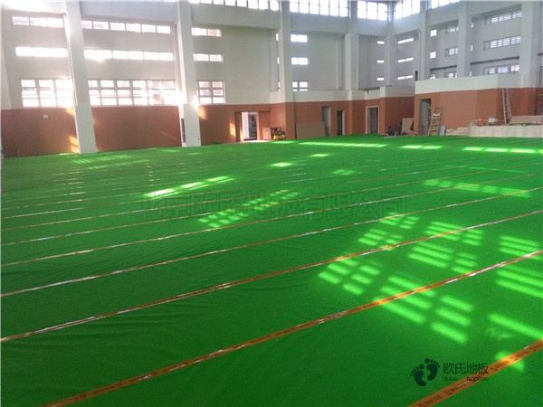 學(xué)校籃球場木地板的功能