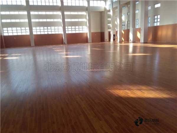 學(xué)校籃球場木地板的功能