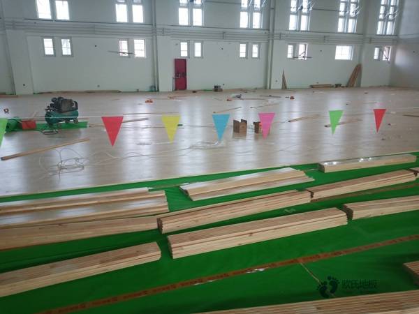 雙龍骨籃球場地板維護保養