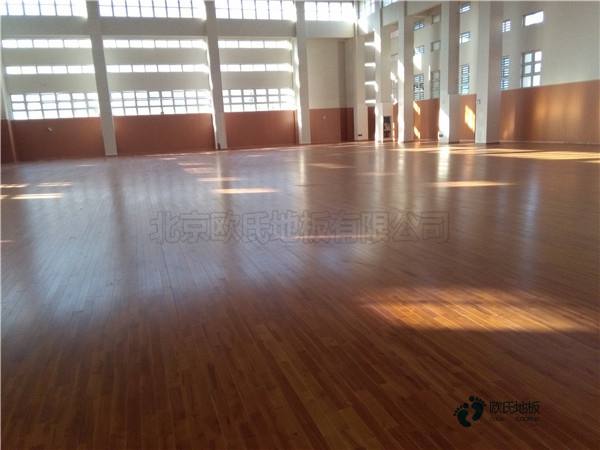 單龍骨運動場地木地板環保嗎