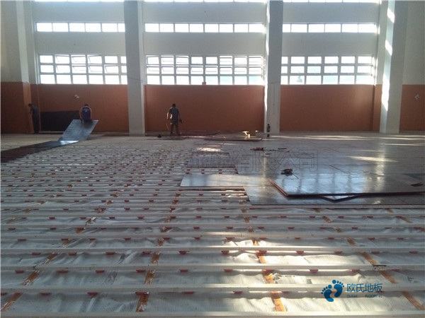 單龍骨運動場地木地板環(huán)保