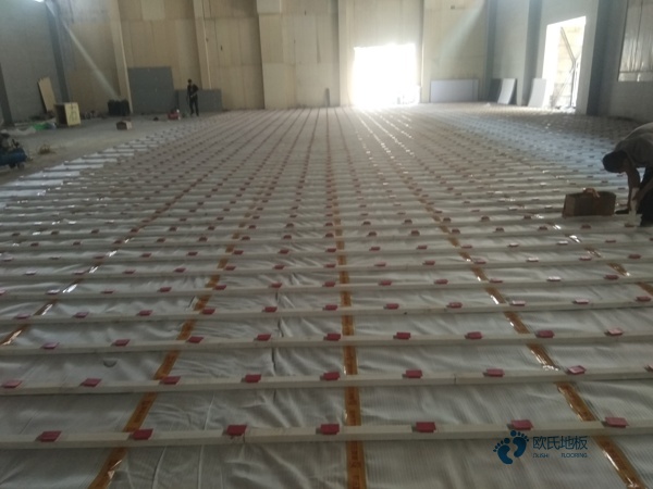 學(xué)校籃球場(chǎng)館木地板有哪些好處