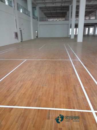 學校籃球場地地板施工方案