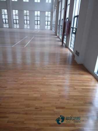 學校籃球場地地板施工方案