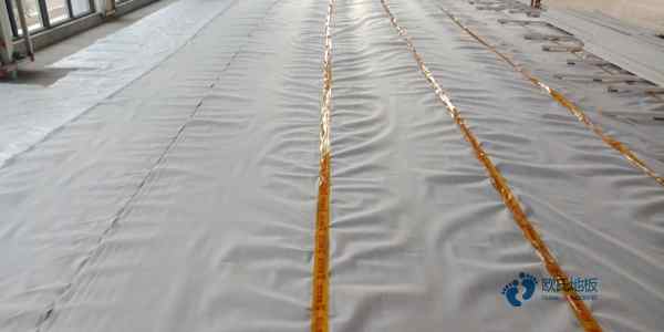 哪有運(yùn)動場木地板品牌