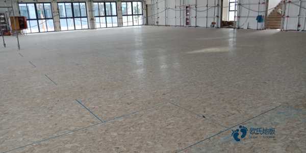 哪有運(yùn)動場木地板品牌