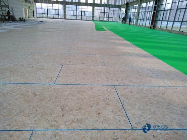 學校籃球場館木地板哪種好