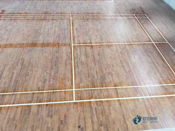 學校籃球館地板的含水率