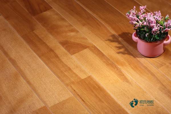 學校籃球地板哪里好