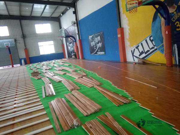 學校籃球地板哪里好