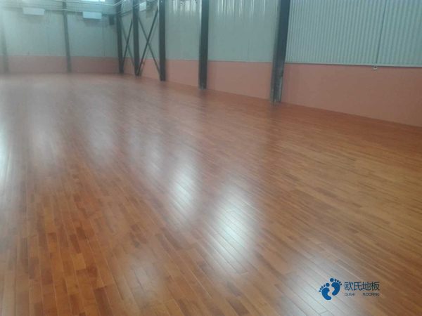 雙層龍骨運(yùn)動體育地板怎樣保養(yǎng)