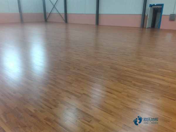 雙層龍骨運(yùn)動體育地板怎樣保養(yǎng)