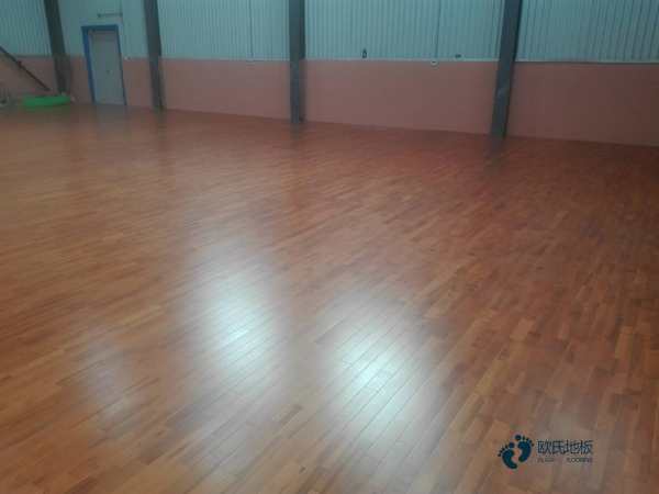 雙層龍骨運(yùn)動體育地板怎樣保養(yǎng)