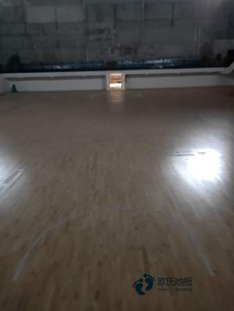 那里有運動場館木地板廠家報價