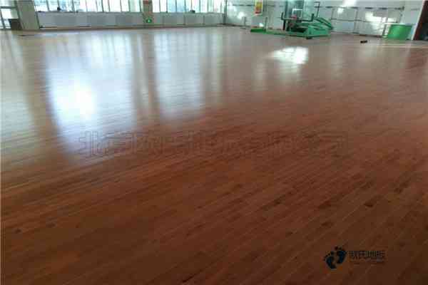 學?；@球場木地板能用幾年