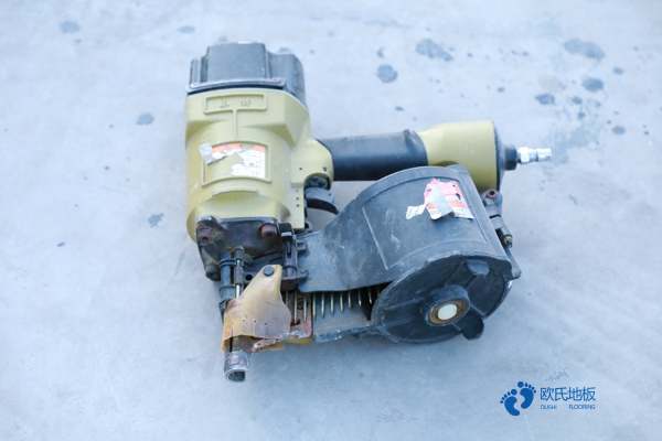 學校籃球場館木地板的功能