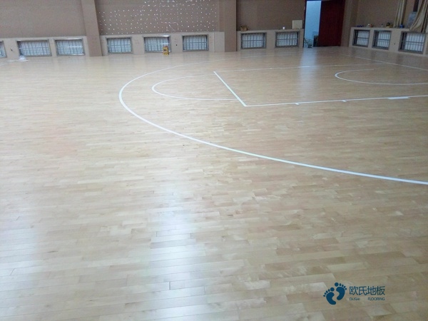 學校籃球場館木地板檢測方法