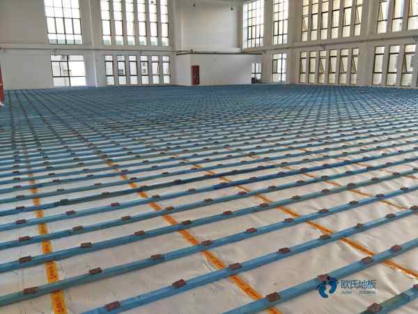 知名運(yùn)動(dòng)地板施工團(tuán)隊(duì)