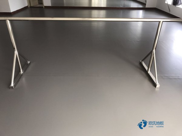 學校籃球場地木地板如何選