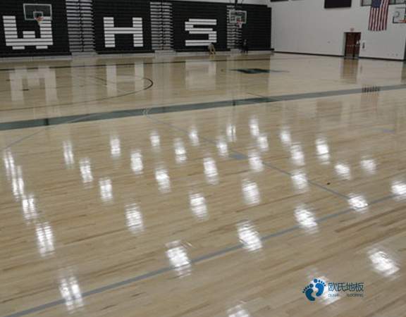學?；@球地板哪個好