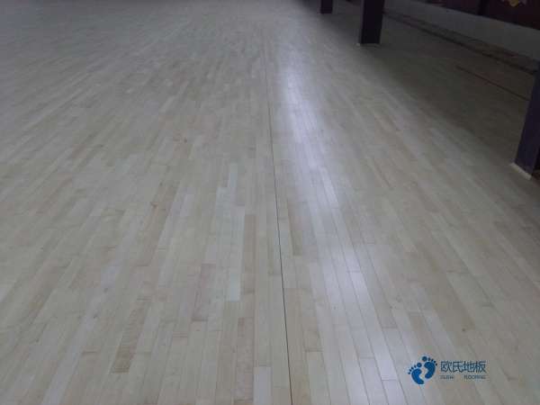 行業體育籃球木地板價格一般多少錢一平方米