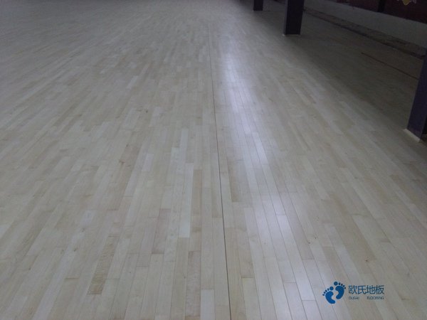 行業體育籃球木地板價格一般多少錢一平方米