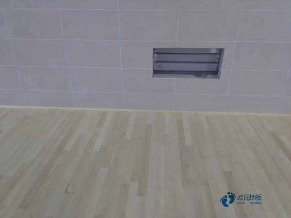 行業體育籃球木地板價格一般多少錢一平方米