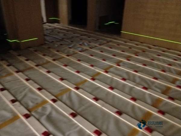 那里有體育籃球木地板價格一般多少錢一平方米